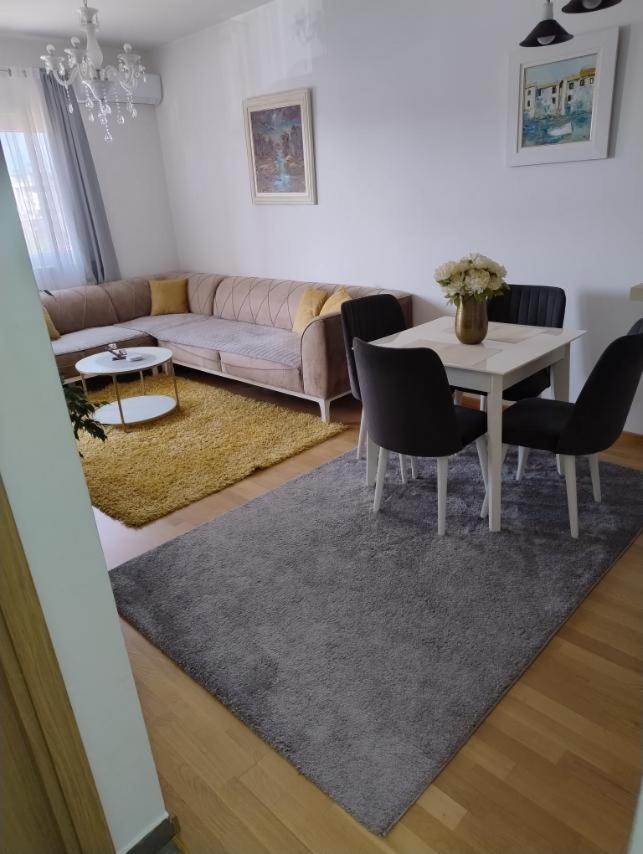 Lovely Apartment - Ljupki Stan ポドゴリツァ エクステリア 写真